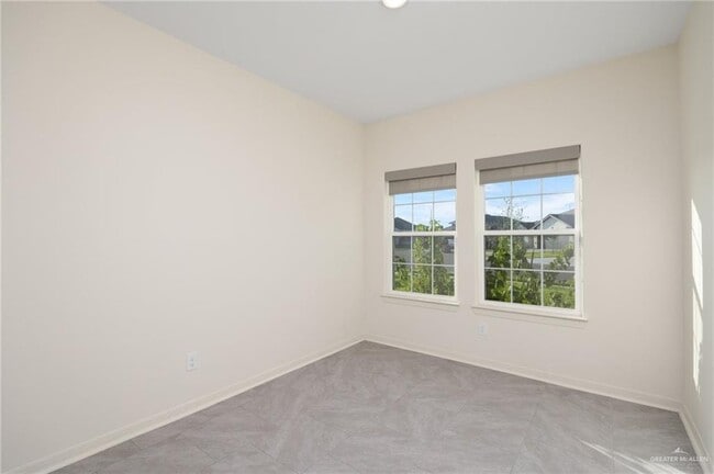 Building Photo - 11 N Plumbago Ave
