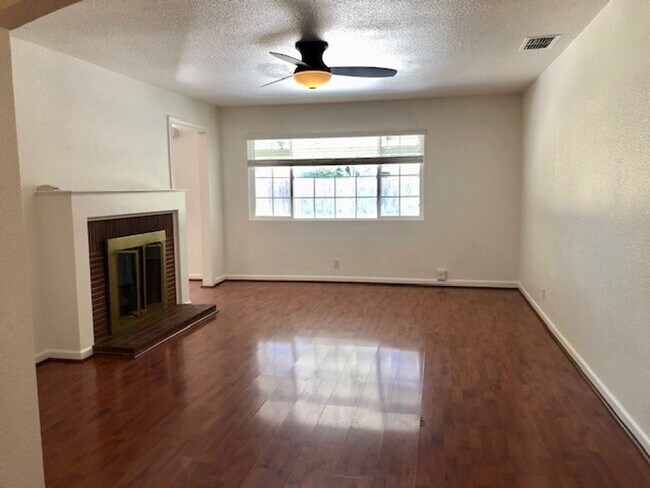 Building Photo - Nice 3 bed, 2 bath home in Carmichael