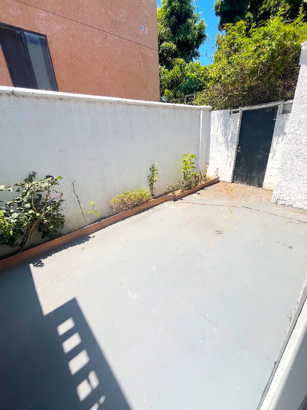 Building Photo - 2403 Louella Ave