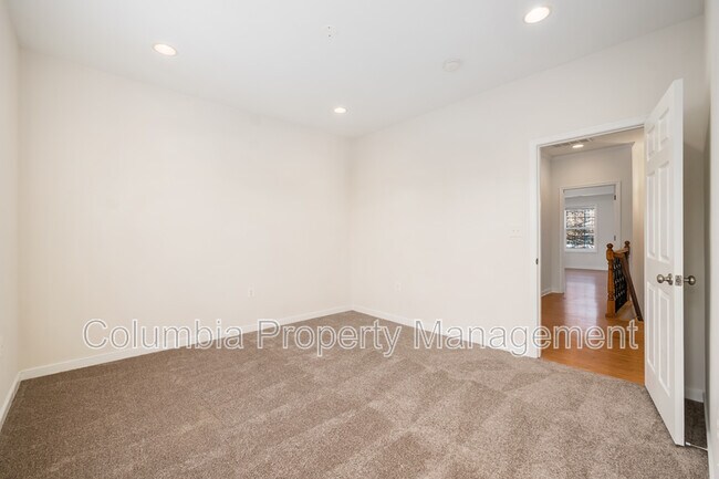 Building Photo - 2421 Franklin St NE