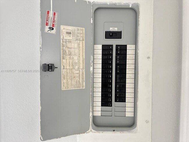 Building Photo - 720 2nd Pl SW