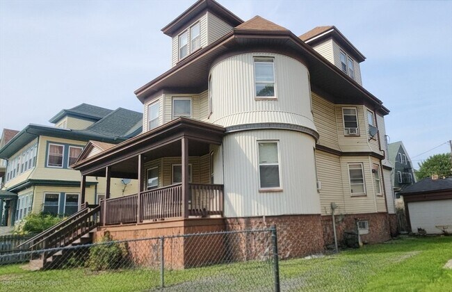 Building Photo - 42 Esmond St