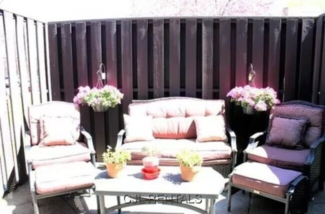 Building Photo - 62 Pierce Rd