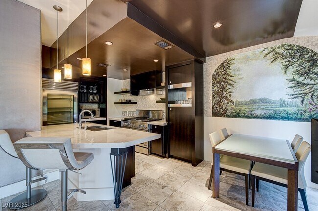 Building Photo - 7277 Mission Hills Dr