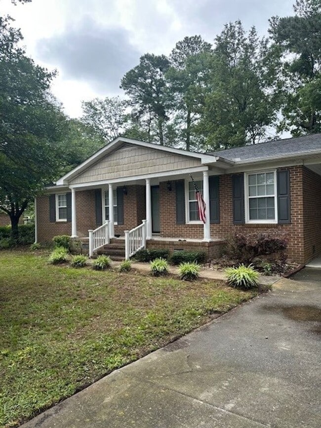 Primary Photo - 3 Bed/2 Bath Home - Minutes from SJAFB, Sh...
