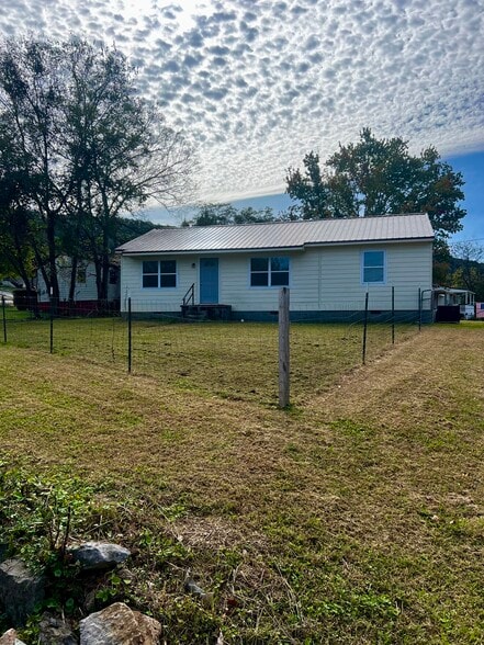 Building Photo - 712 Richmond Ave