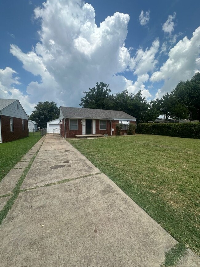 Building Photo - 2 Bed, 1 Bath, 1 Car Garage