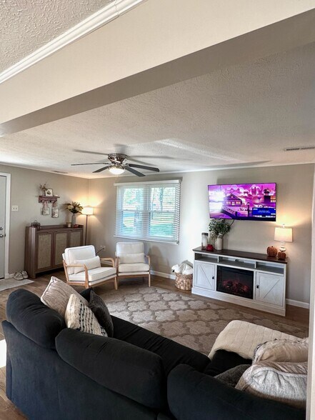 Building Photo - 107 Lakelawn Dr