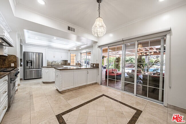 Building Photo - 18022 Lake Encino Dr