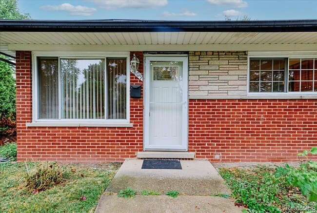 Building Photo - Location! Location! Location!