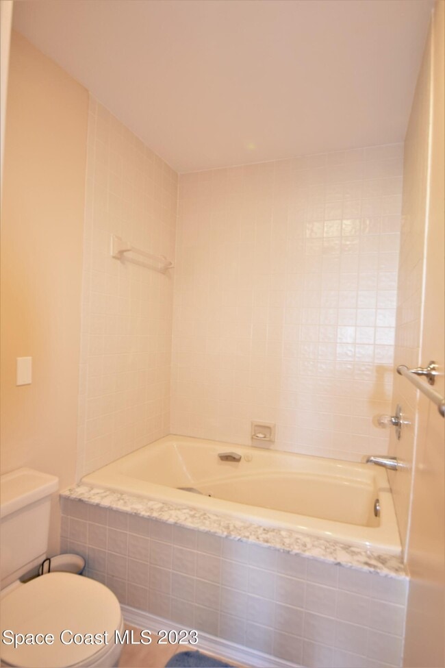 Building Photo - 1000 Ocean Park Ln