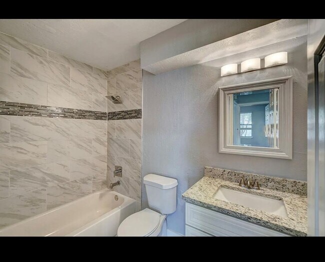Building Photo - Beautiful newly remodeled home located in ...