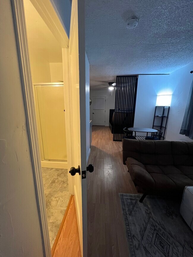 Building Photo - 419 Vaqueros Ave