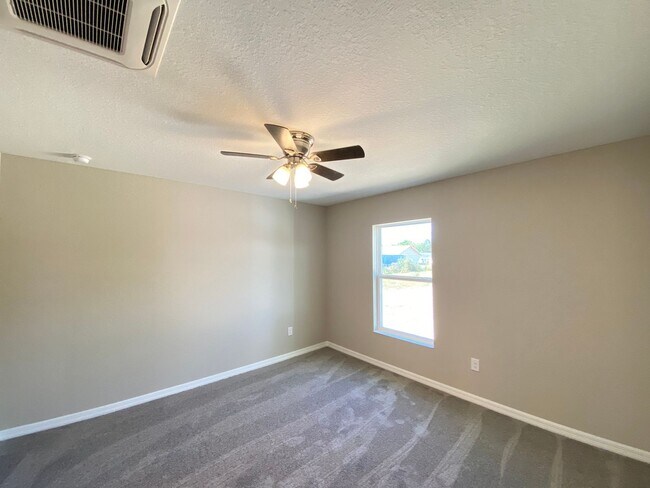 Building Photo - Desirable SW Ocala Neighborhood- 3/2/2 **WON"T LAST**