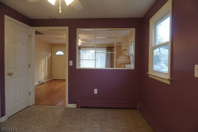 Building Photo - 16 Iroquois Ave