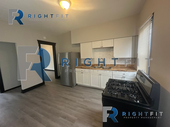 Building Photo - Charming Home in Dayton