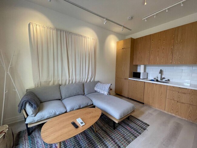 Building Photo - ***Charming One Bedroom in Venice***