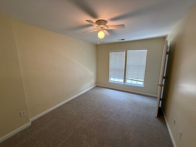 Building Photo - 232 Hadley Commons Dr