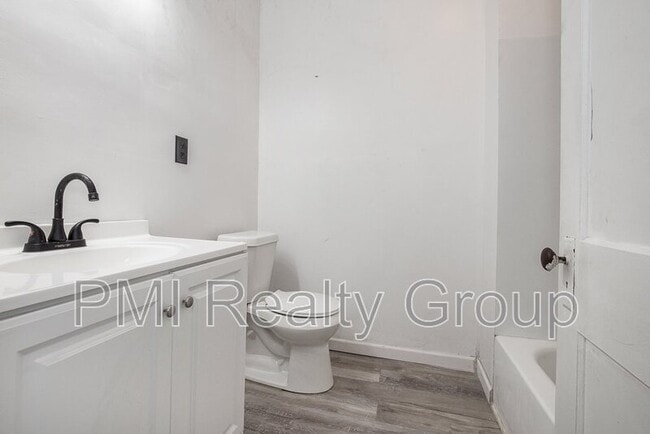 Building Photo - 12203 Castlewood Ave