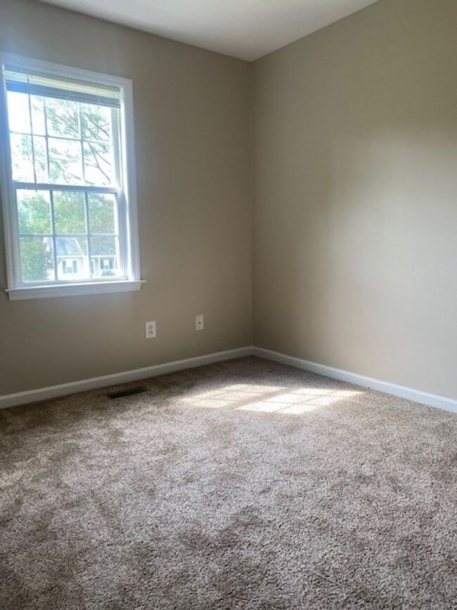 Building Photo - 211 Koufax Dr