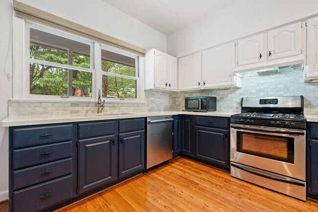 Building Photo - Bolin Creek 4 Bedroom House with Fabulous Forest Views Available May 15!