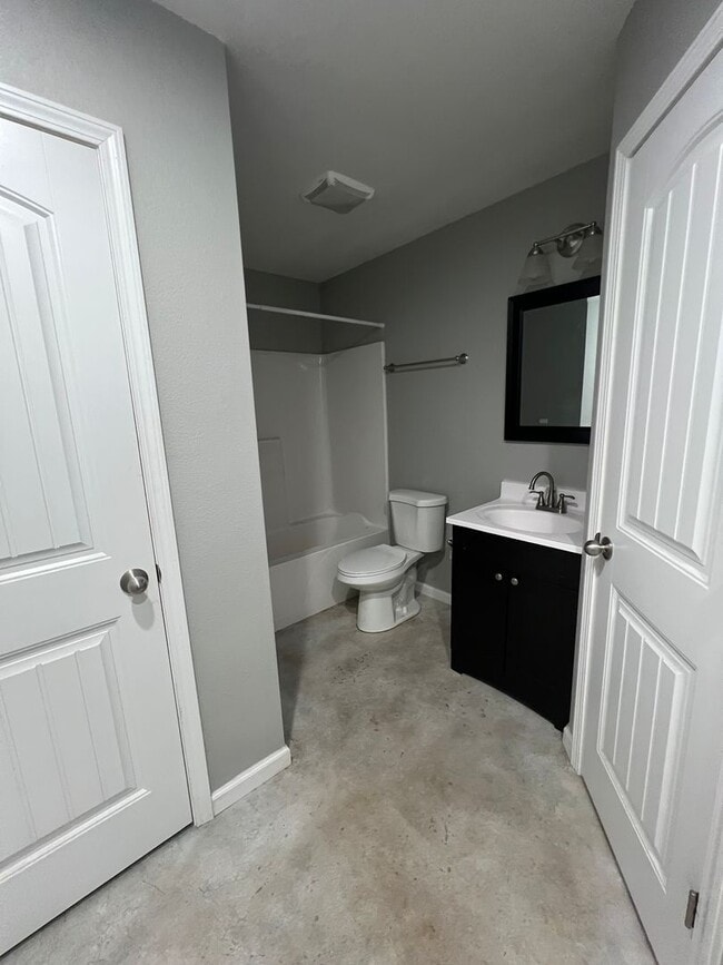 Building Photo - 109 Evergreen