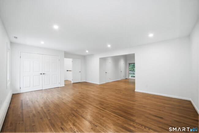 Building Photo - 21 Deepwood Rd