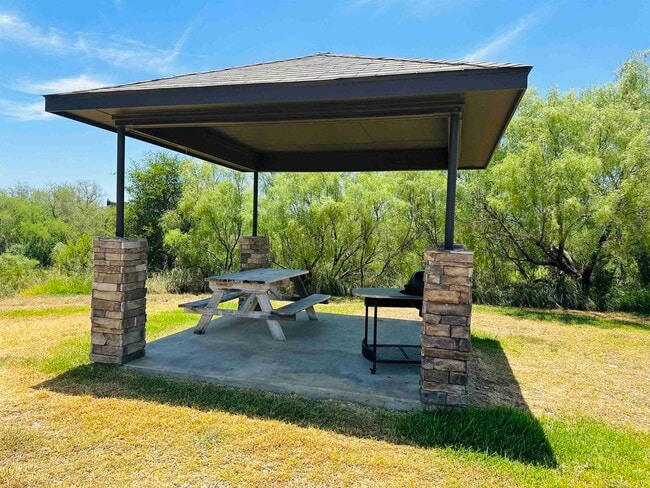Building Photo - 5812 Montevista Dr