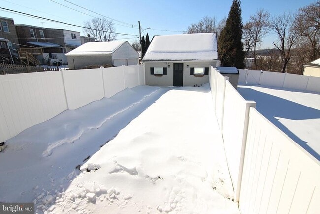 Building Photo - 215 W 9th Ave