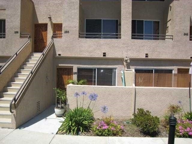 Building Photo - 3967 Nobel Dr