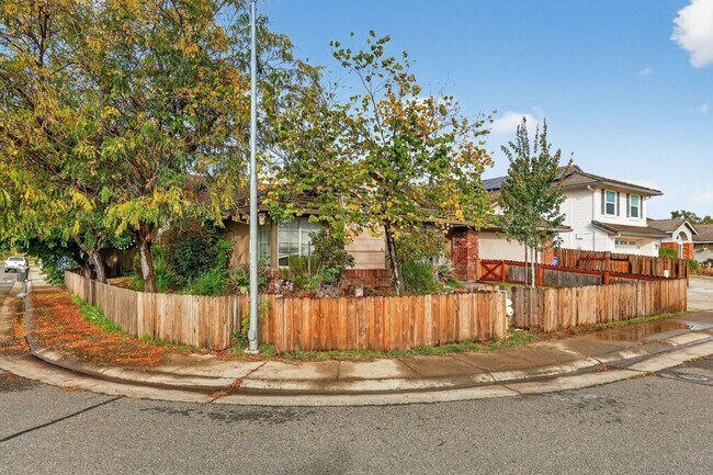 Building Photo - Beautifully Updated Home on Prime Corner Lot | Upgrades in Progress