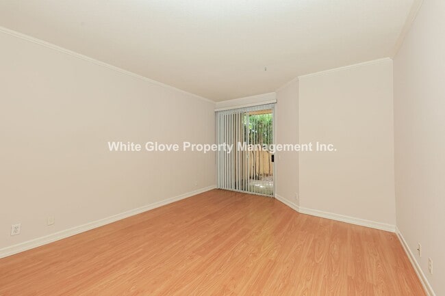 Building Photo - Charming 3-Bedroom Condo in the Highly Des...