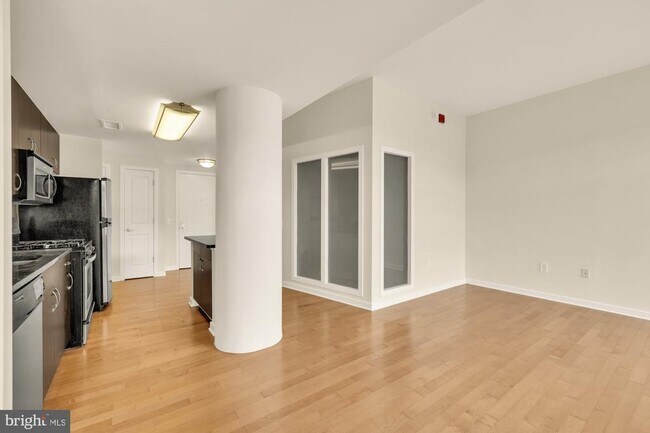 Building Photo - 475 K St NW