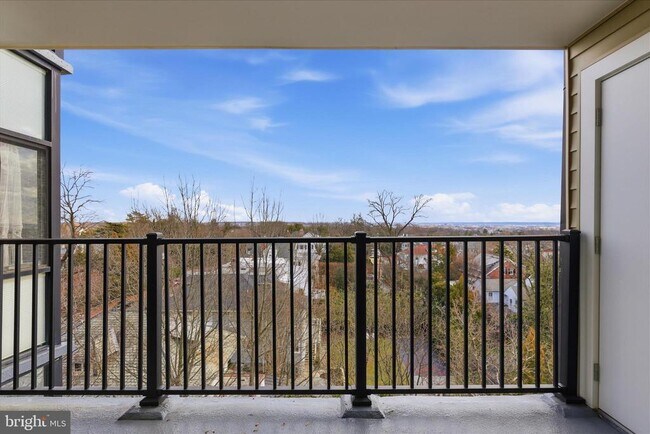 Building Photo - 3217 Wisconsin Ave NW