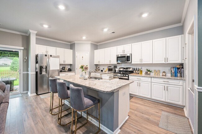Building Photo - Spacious 5BR House in Charleston