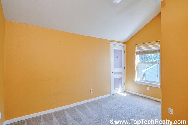 Building Photo - Delightful 3 Bed | 2.5 Bath Townhome | Beaverton | Minutes to Shopping, Dining & Parks | Prime Lo...