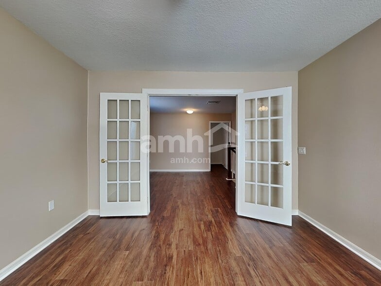 Building Photo - 10402 Boyette Creek Blvd