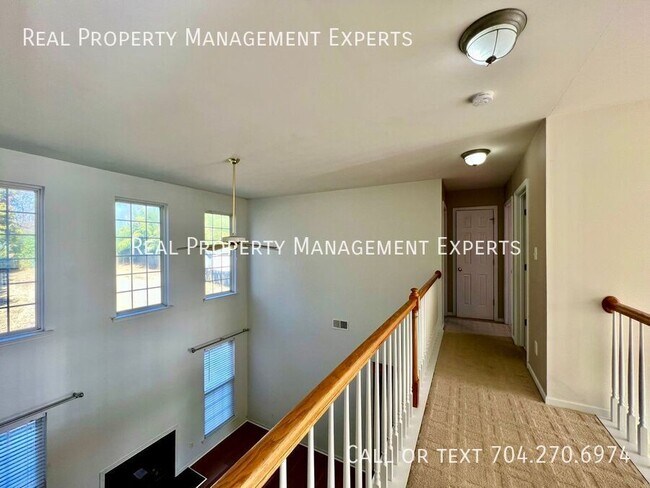 Building Photo - 9902 Redbud Tree Ct