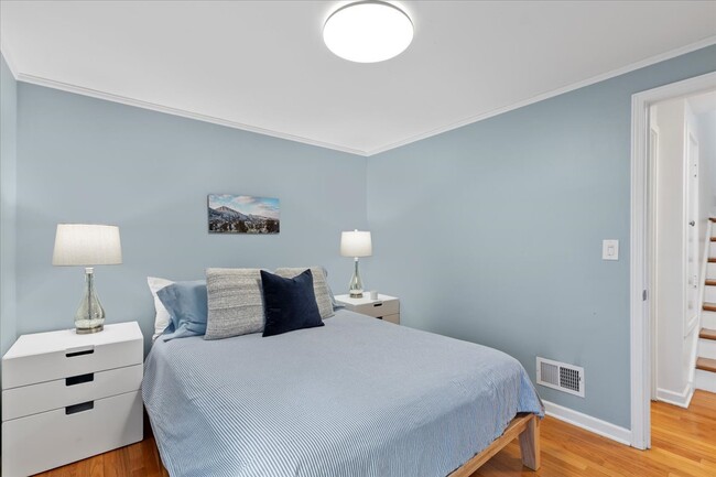 Building Photo - 40 Williamsburg Rd