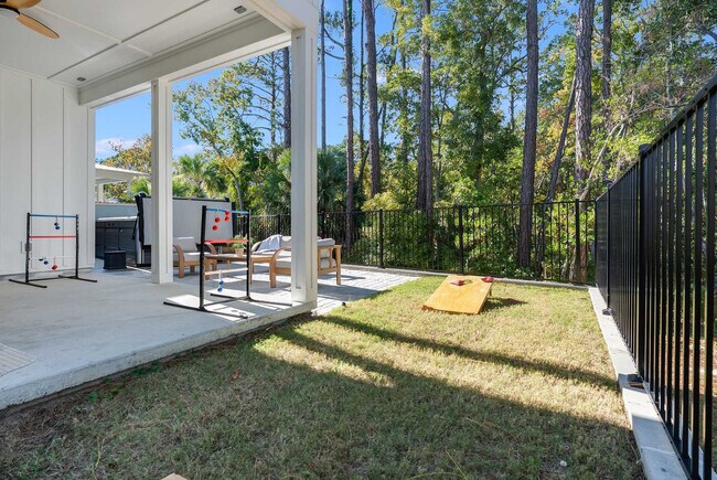 Building Photo - 223 E Lakeshore Dr