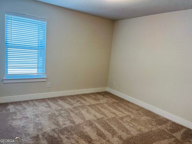 Building Photo - 371 Crestbrook Ln