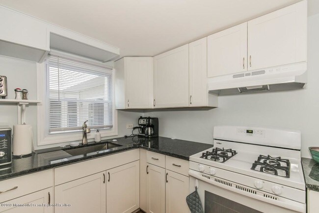 Building Photo - 105 Webb Ave