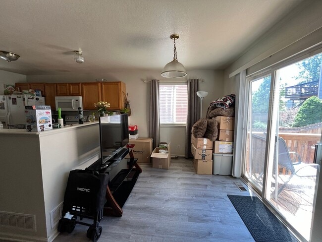 Building Photo - Lovely Townhome in Thornton