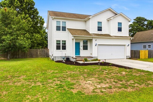 Building Photo - 3 Bedroom 2 Bathroom Home