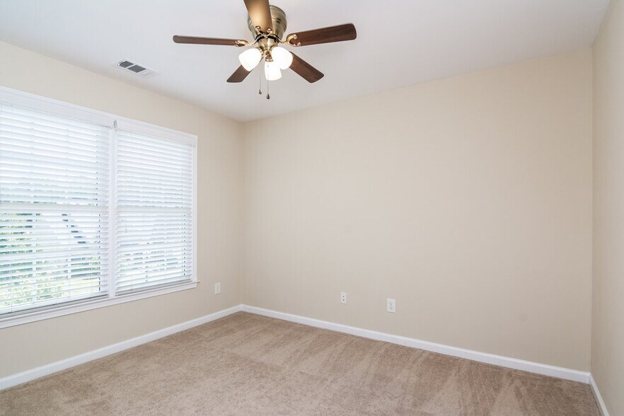 Building Photo - 2400 Chandler Grove Dr