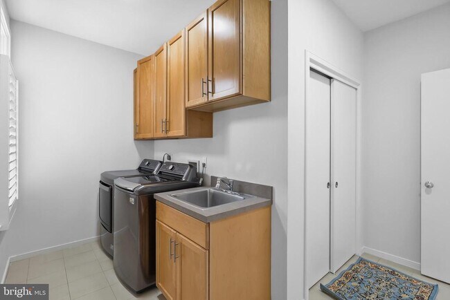 Building Photo - 1460 Waterfront Rd