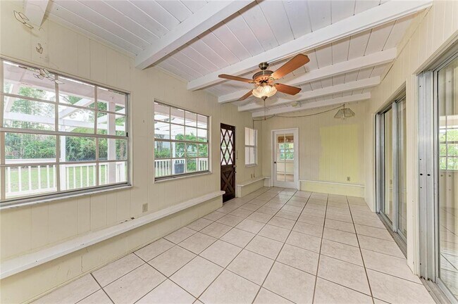 Building Photo - 1827 Alta Vista St