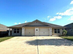 Building Photo - 523 Kacie Dr