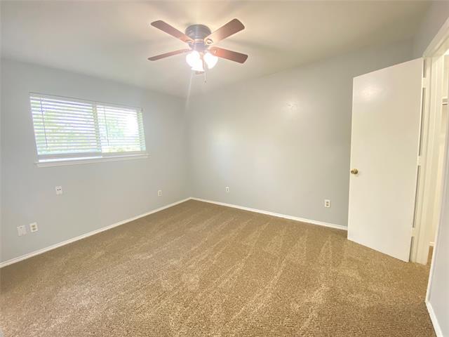 Building Photo - 207 Country Bend
