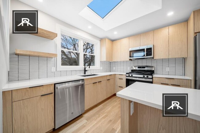 Building Photo - 3 bedroom in Boston MA 02130